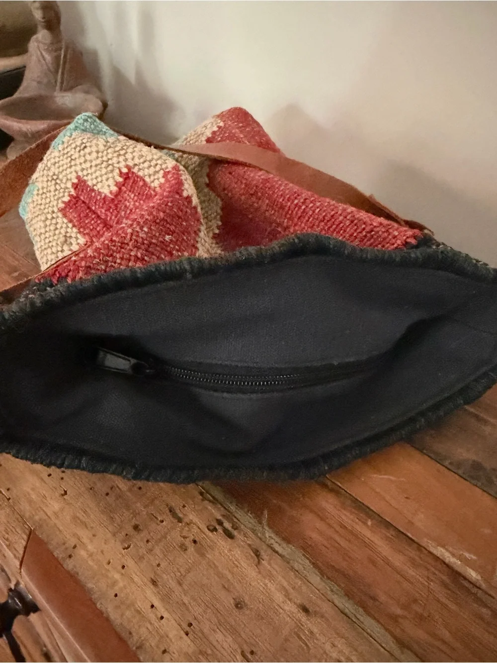 Baizaar Medium Crossbody Jute Bag - Picture 11 of 14